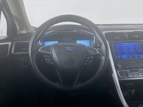 Used 2020 Ford Fusion SE image 18