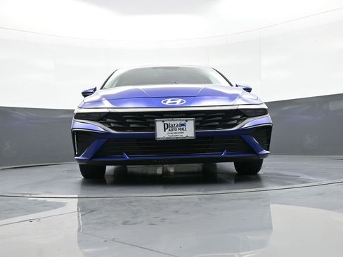 Used 2025 Hyundai Elantra SE FWD image 25