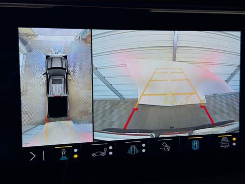 Used 2022 GMC Sierra 1500 AT4 w/ AT4 Premium Package image 16