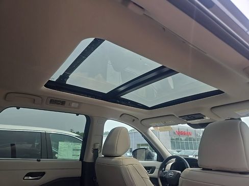 New 2026 Nissan Pathfinder SL w/ SL Premium Package AWD/4WD image 28