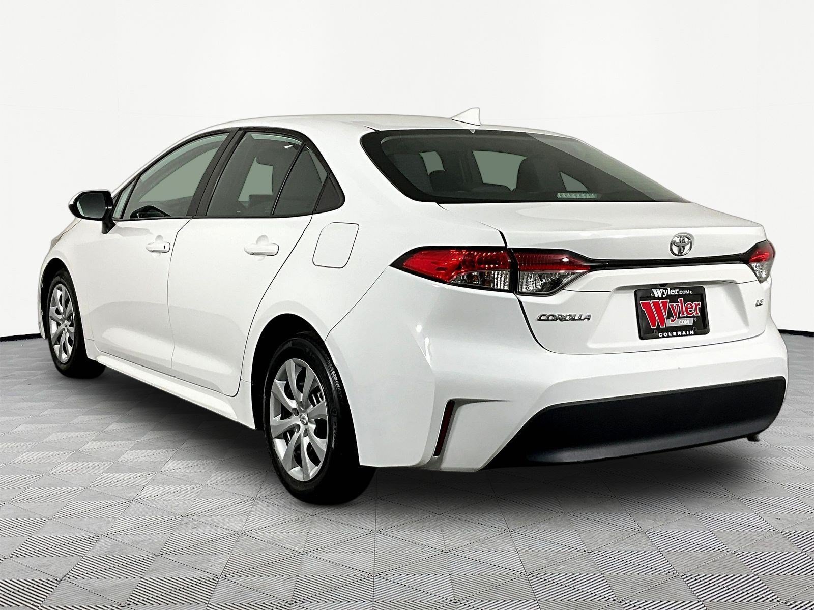 Used 2023 Toyota Corolla LE FWD image 4
