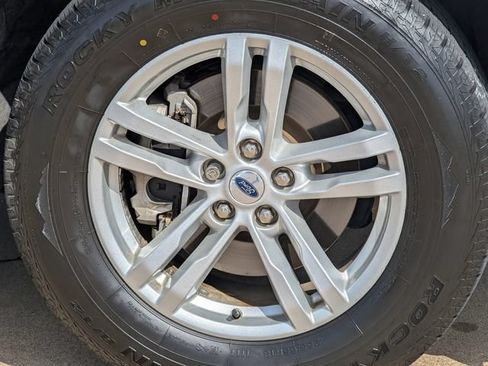 Used 2023 Ford Explorer XLT RWD image 10