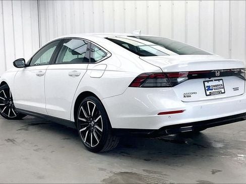 Used 2024 Honda Accord Touring image 11