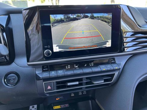 Used 2025 Toyota Camry SE image 25