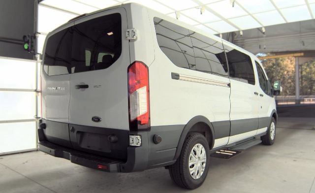 Used 2017 Ford Transit 350 XLT RWD image 3