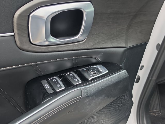 Certified 2025 Kia Sorento SX AWD/4WD image 17