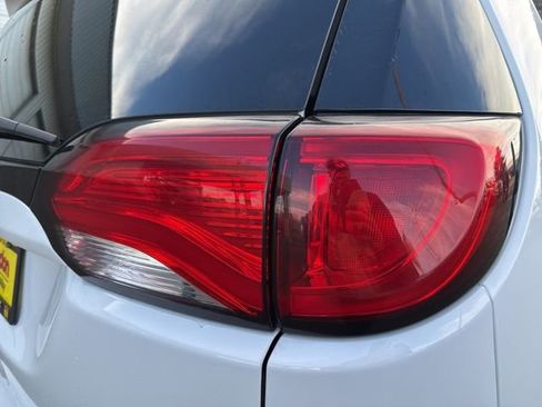 Used 2018 Chrysler Pacifica Limited image 15