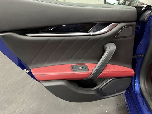 Used 2021 Maserati Ghibli S GranSport image 36