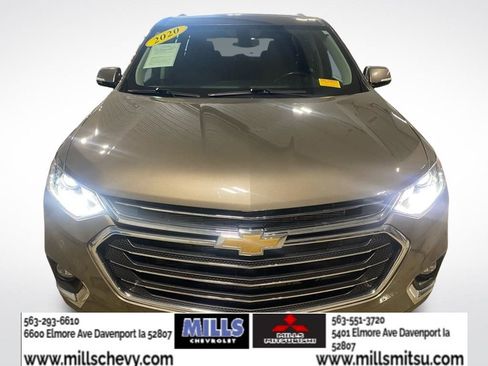 Used 2020 Chevrolet Traverse LT image 2