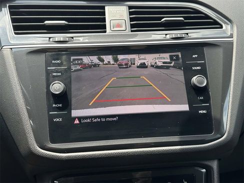 Used 2024 Volkswagen Tiguan SE image 21