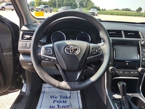 Used 2017 Toyota Camry XLE w/ Moonroof Package FWD image 13