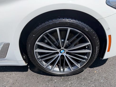 Used 2021 BMW 530i xDrive w/ Premium Package AWD/4WD image 6