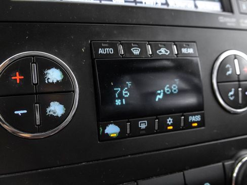 Used 2014 Chevrolet Tahoe LTZ AWD/4WD image 30
