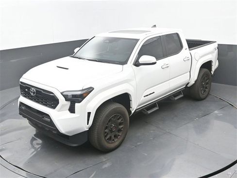 Used 2024 Toyota Tacoma TRD Sport w/ TRD Sport Upgrade Package image 16