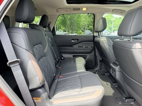 New 2026 Nissan Pathfinder Platinum w/ Cargo Package AWD/4WD image 11