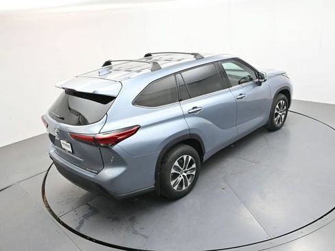 Used 2022 Toyota Highlander XLE AWD/4WD image 24