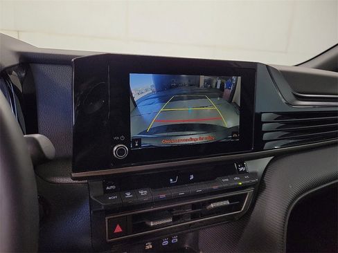 Used 2025 Toyota Camry SE image 19