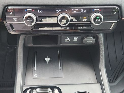 Used 2025 Honda Pilot TrailSport image 18