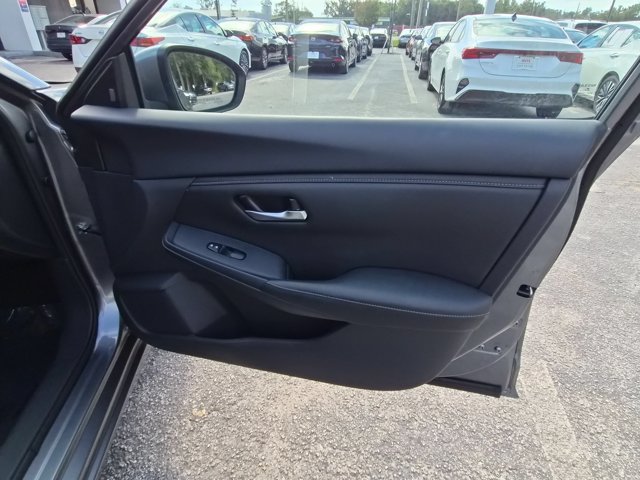Used 2025 Nissan Sentra SV FWD image 32