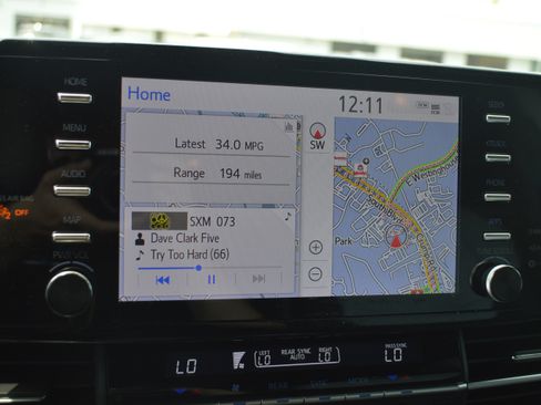 Used 2022 Toyota Sienna XSE FWD image 18