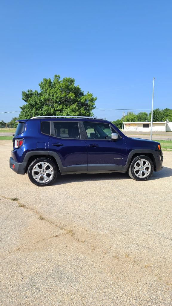 Used 2017 Jeep Renegade Limited FWD image 3