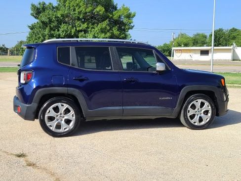 Used 2017 Jeep Renegade Limited FWD image 3