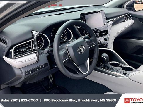 Used 2024 Toyota Camry XLE w/ Cold Weather Package FWD image 12