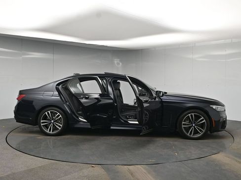 Used 2020 BMW 750i xDrive w/ M Sport Package AWD/4WD image 60