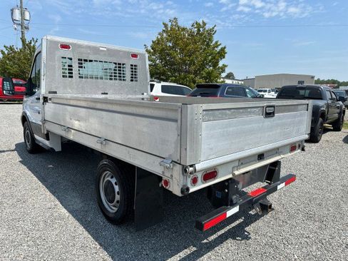Used 2018 Ford Transit 250 w/ 10' Aluminum Flatbed image 12