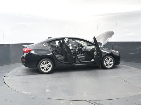 Used 2018 Chevrolet Cruze LT image 30