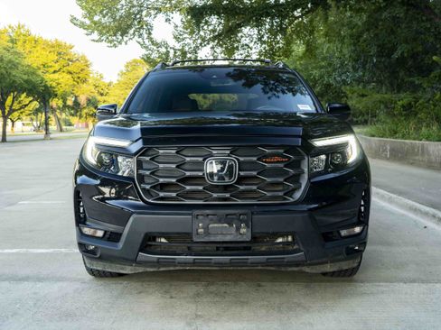 Used 2025 Honda Passport TrailSport image 3