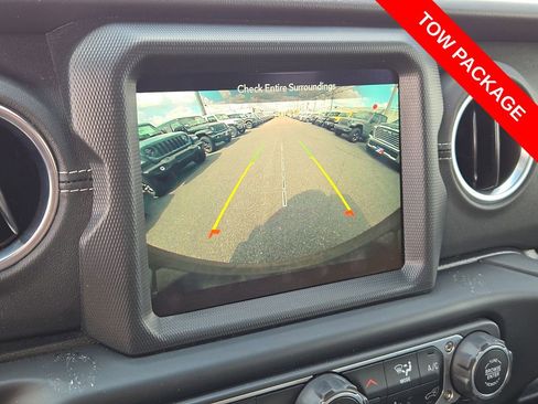Used 2022 Jeep Wrangler Unlimited Sahara w/ Cold Weather Group AWD/4WD image 19