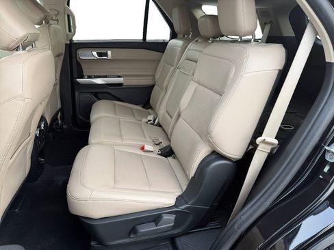 Used 2023 Ford Explorer Limited image 13