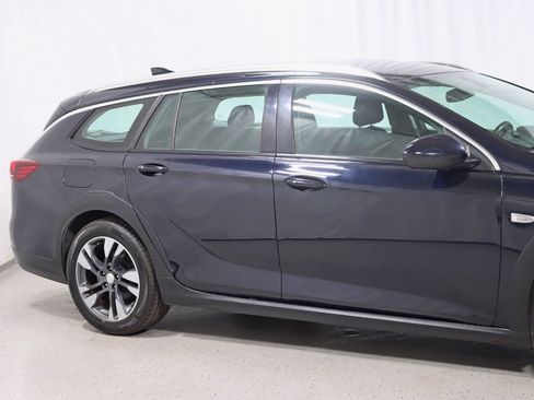 Used 2018 Buick Regal Preferred w/ Sights and Sounds Package AWD/4WD image 3