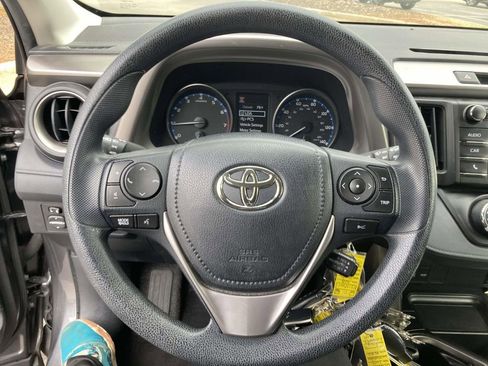 Used 2018 Toyota RAV4 LE image 21