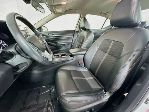 Used 2024 Nissan Altima 2.5 SR FWD image 12