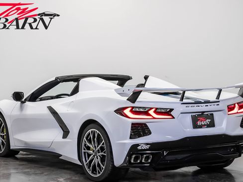 Used 2024 Chevrolet Corvette Stingray Preferred Conv w/ 2LT image 3