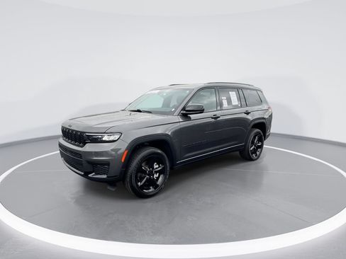 Used 2025 Jeep Grand Cherokee L Altitude AWD/4WD image 4