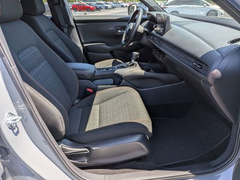 Used 2025 Honda HR-V Sport image 36
