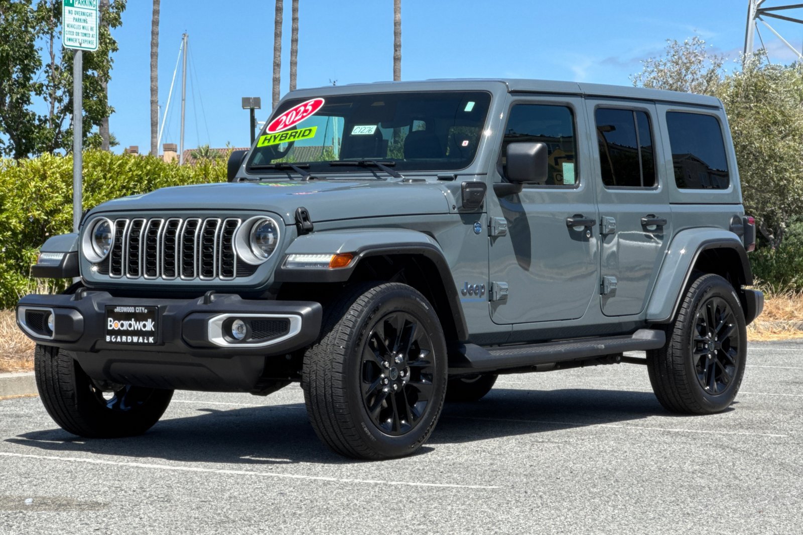Used 2025 Jeep Wrangler Unlimited Sahara AWD/4WD image 8