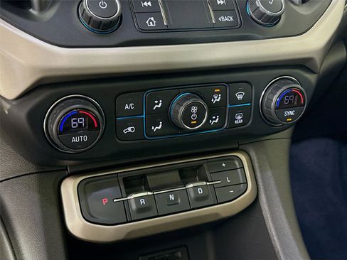 Used 2021 GMC Acadia Denali w/ GMC Pro Grade Package image 9