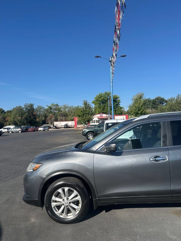 Used 2015 Nissan Rogue SV AWD/4WD image 17