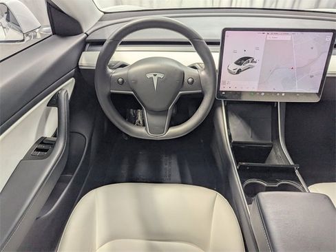 Used 2020 Tesla Model 3 Standard Range image 7