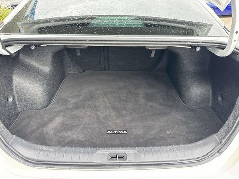 Used 2025 Nissan Altima 2.5 S FWD image 9