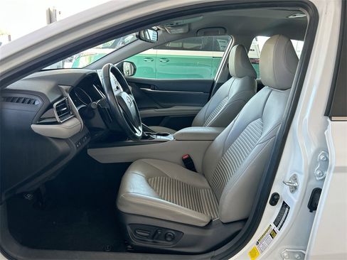 Used 2024 Toyota Camry SE image 11