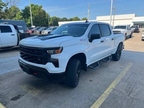 Used 2023 Chevrolet Silverado 1500 Custom Trail Boss AWD/4WD image 2