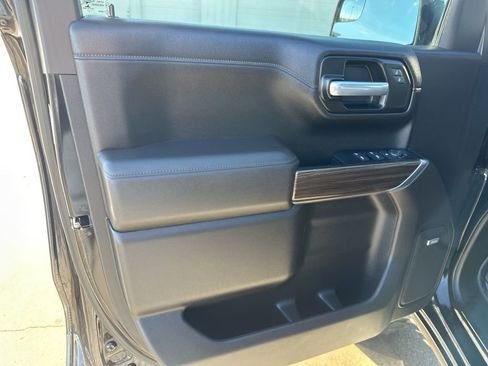 Used 2021 Chevrolet Silverado 1500 LT Trail Boss w/ Convenience Package II image 6