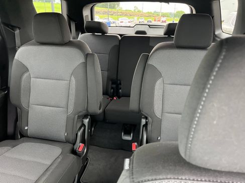 Used 2023 Chevrolet Traverse LT FWD image 13