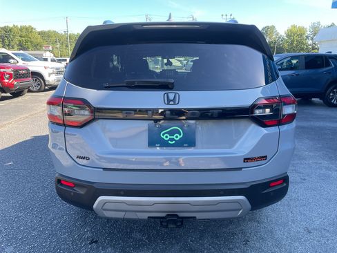 Used 2025 Honda Pilot TrailSport image 4
