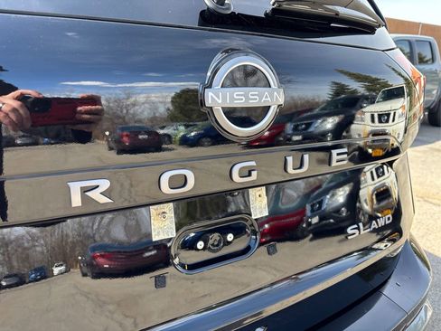 Used 2026 Nissan Rogue SL AWD/4WD image 15